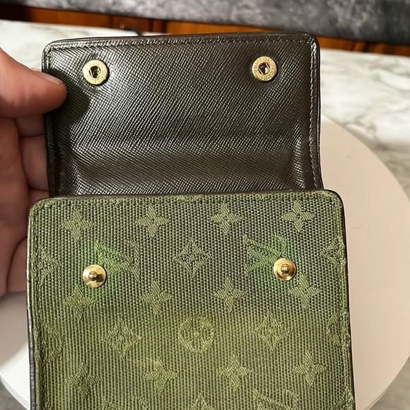 Louis Vuitton Green Canvas Trifold Wallet in GUC - Picture 9 of 15